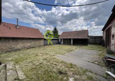 Venkovské stavení se stodolou  - Záryby, Praha východ