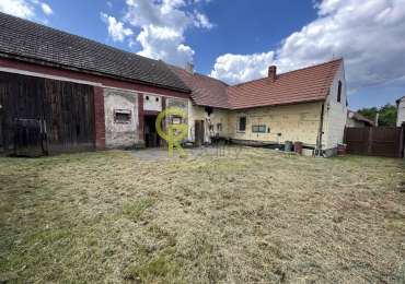 Venkovské stavení se stodolou  - Záryby, Praha východ