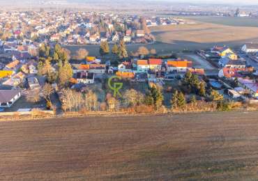 REZERVACE: prodej rodinného domu k rekonstrukci s krásným pozemkem - obec Tuchlovice, okres Kladno