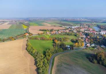 stavební pozemek s obrovským potenciálem - Tismice, Středočeský kraj