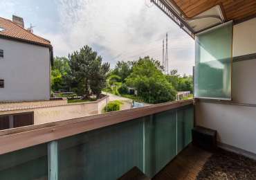 Netradiční byt s nádechem extravagance k pronájmu - ul. Podle Náhonu, Praha 4