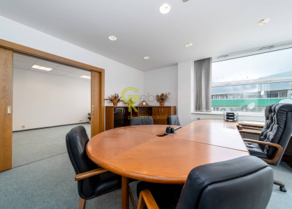 Prodej komerčního objektu, Administrativní budova, 1029 m²