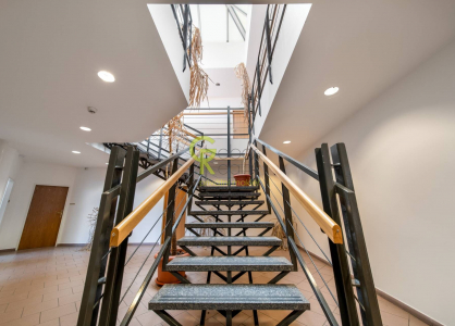 Prodej komerčního objektu, Administrativní budova, 1029 m²